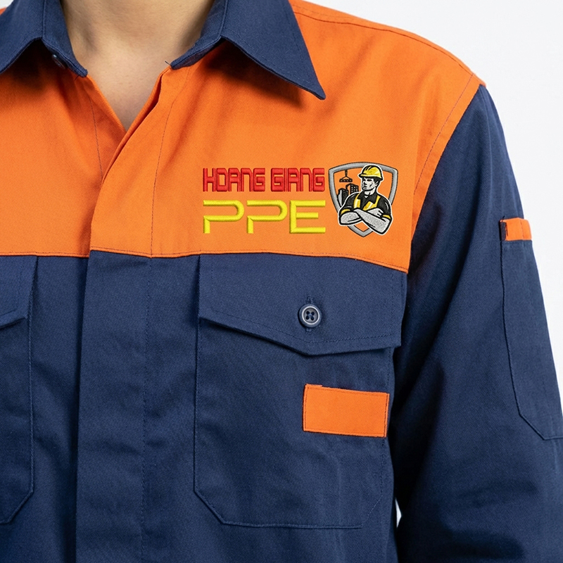 In logo l&ecirc;n ngực